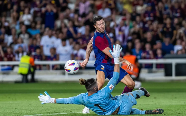 关于比利亚雷亚尔训练开放日，转会期临场应变引欢呼，荷甲在即，赛季目标并未改变的信息